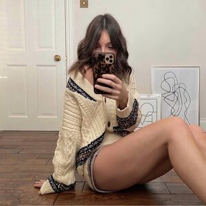 ZARA Chunky Cable Knit Oversized Jacquard Cardigan in cream.